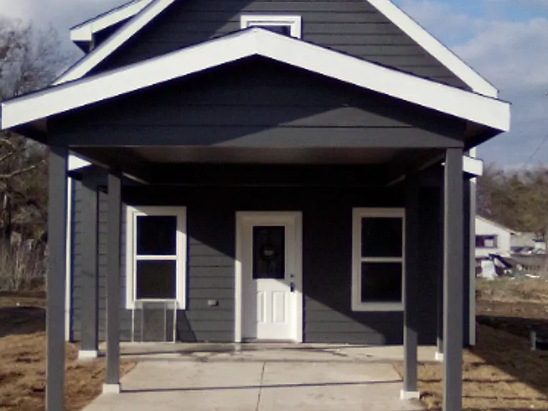 114 E Oak St — Photo 1