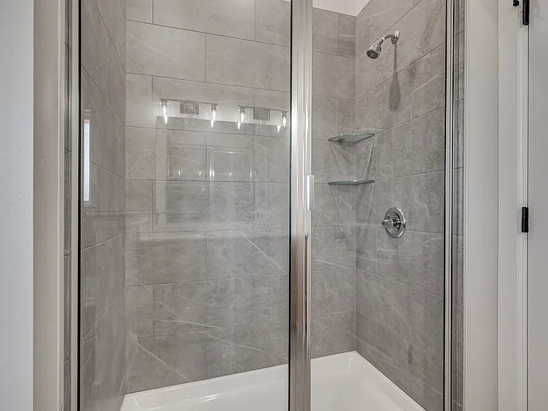 4905 Misty Wood Ln — Photo 20