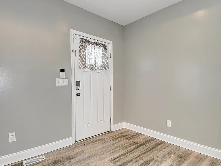 224 Taylor Ave W — Photo 5