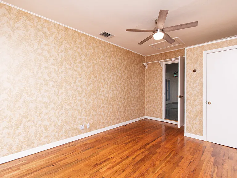 4510 Russell Dr — Photo 11