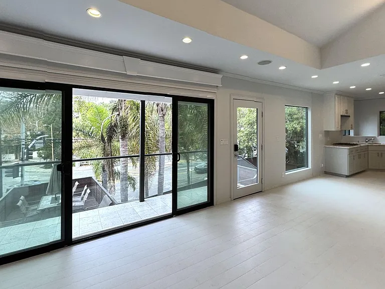 386 Entrada Dr — Photo 3