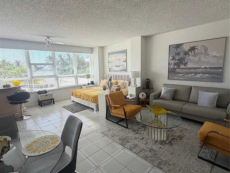 4925 Collins Ave #2D — Photo 5
