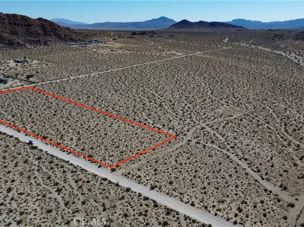 777 Peffer Ln, Lucerne Valley, CA 92356