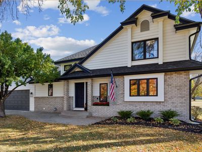 384 Highwood Drive Cir, Chaska, MN, 55318