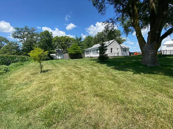 601 E Broadway St, Argenta, IL 62501
