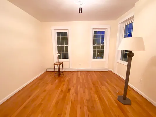 Rented by Amorelli Realty | media 8