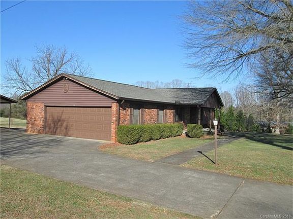 2nd image of 117 Oak Hill Ln
