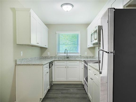 4th image of 3766 Paul St