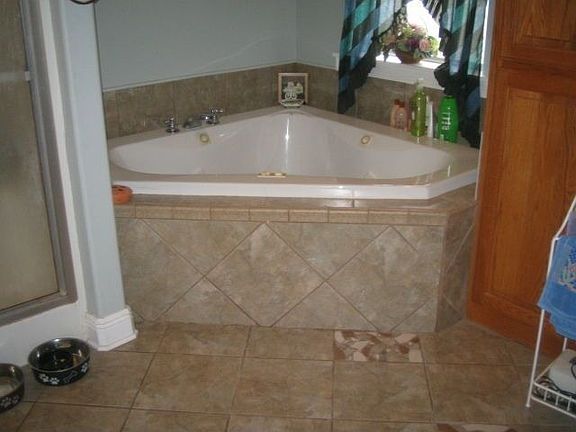 4th image of 190 Delia Dr