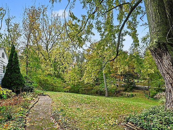 5th image of 703 Graafschap Rd