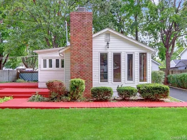 85 Woodland Dr — Photo 1