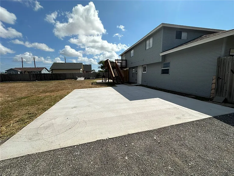 201 Volpe Cir — Photo 29