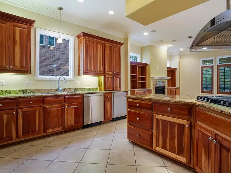 7516 Pinehurst Ct — Photo 7