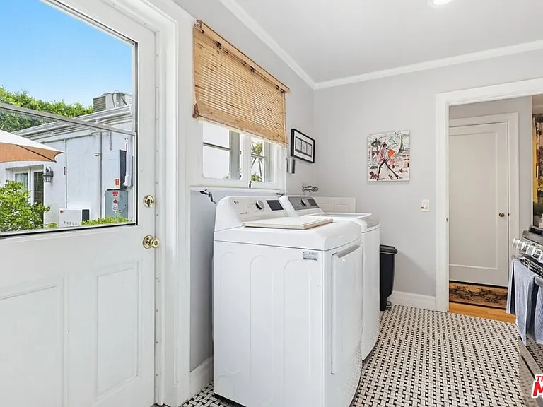 516 S Rimpau Blvd — Photo 38