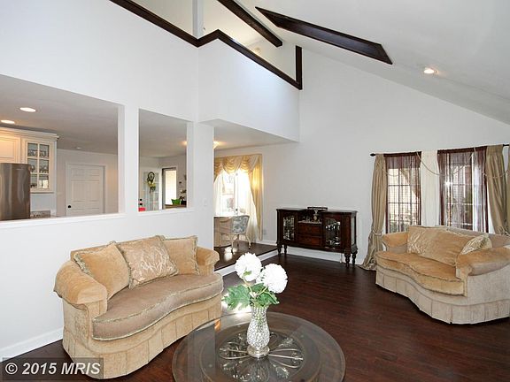 3rd image of 10038 Beacon Pond Ln