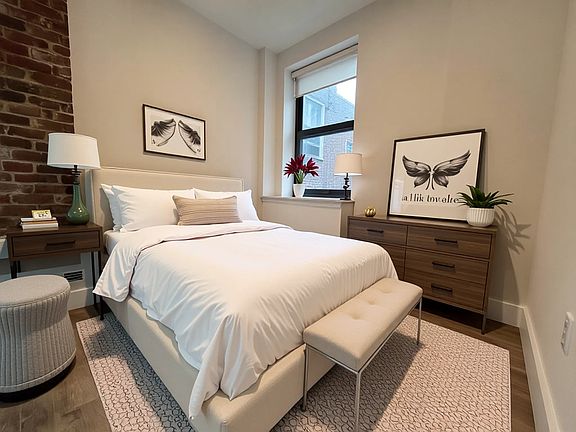 3rd image of 102 Norfolk St APT 6