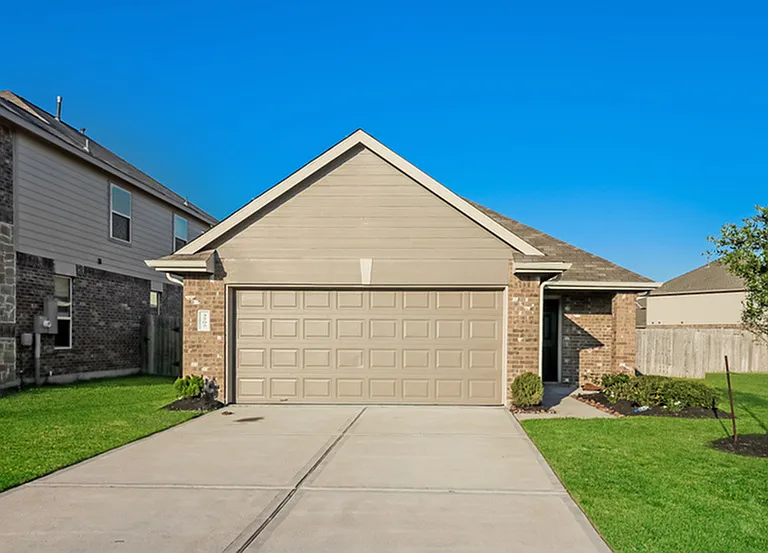 3202 Primrose Dr — Photo 1