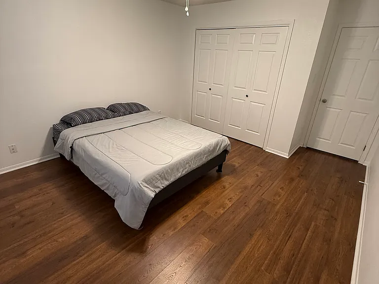 837 Avenue C — Photo 10