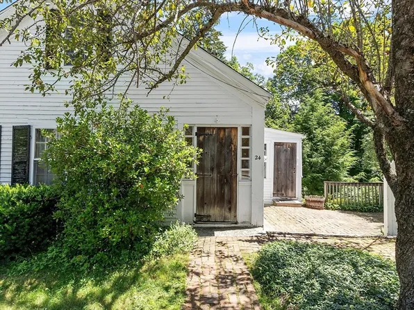 24 Water St, Ashburnham, MA 01430