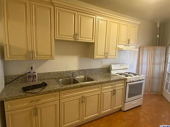 4th image of 1504 E Wilson Ave