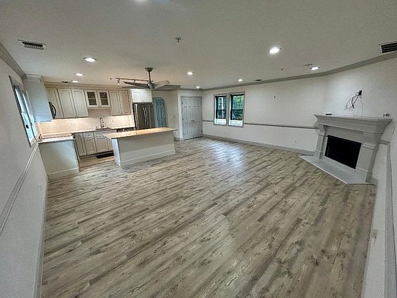 2nd image of 633 Valley Rd #A
