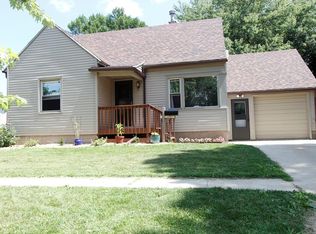 630 N Sycamore St, Monticello, IA 52310