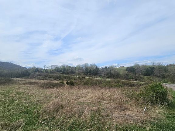 3rd image of 1212 Quarry Rd