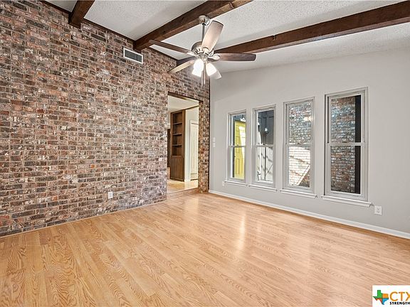 5th image of 401 W Voelter Ave
