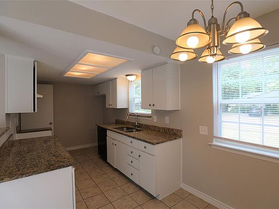 5th image of 1410 Glenville Dr