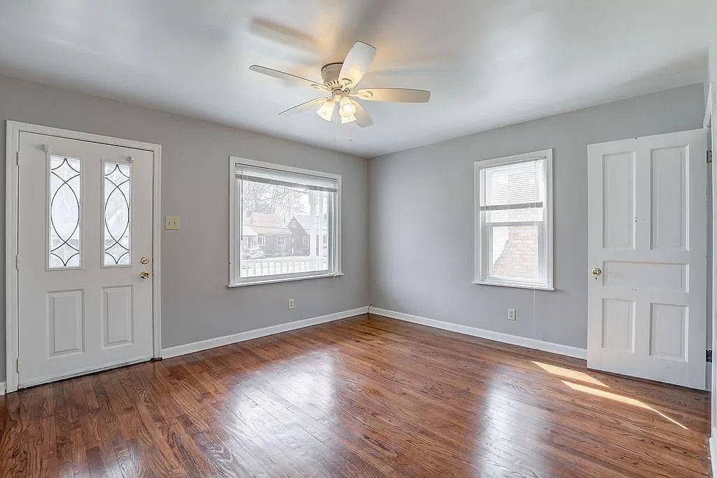 3 bed, 1200 sqft, $2,000 — Photo 3