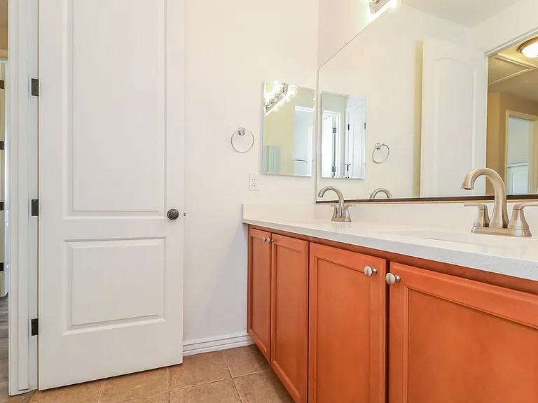 6512 S 49th Dr — Photo 16