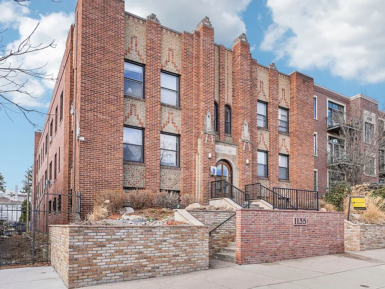 Marianne Apartments — Photo 1