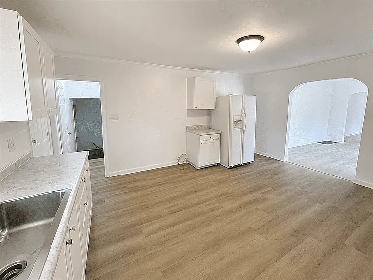 2852 Warsaw St — Photo 2