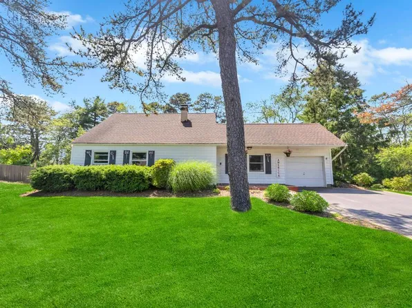 30 Redpine Drive, Medford, NY 11763