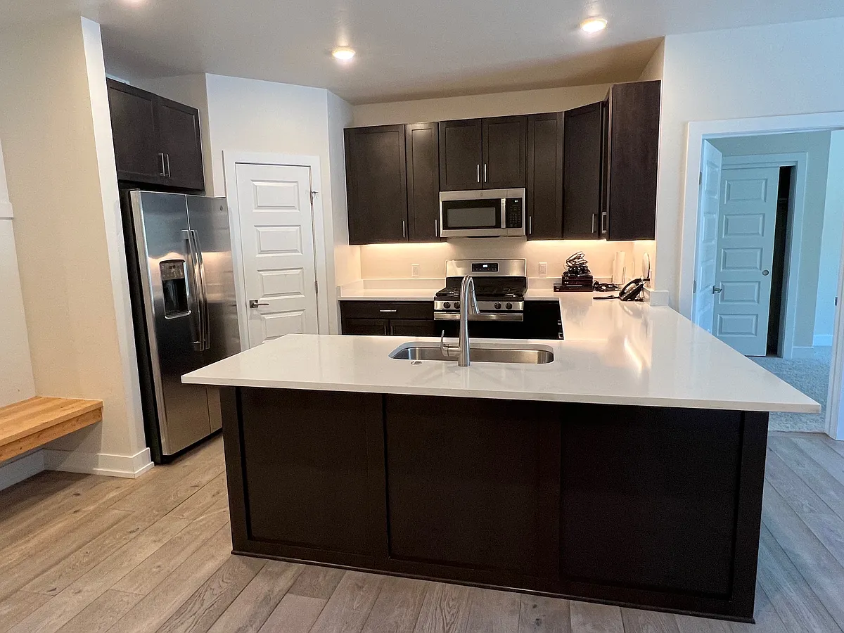Building Photo - 111 Clearwater Way #202
