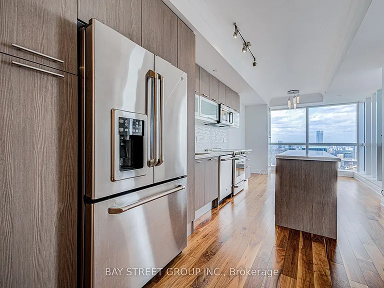 388 Yonge St #6701 — Photo 6