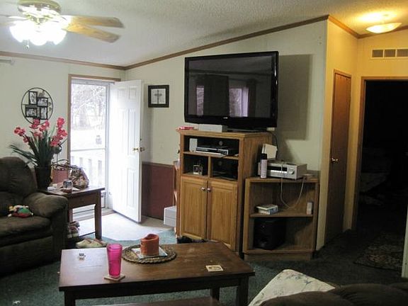 2nd image of 301 E Lincoln Ave