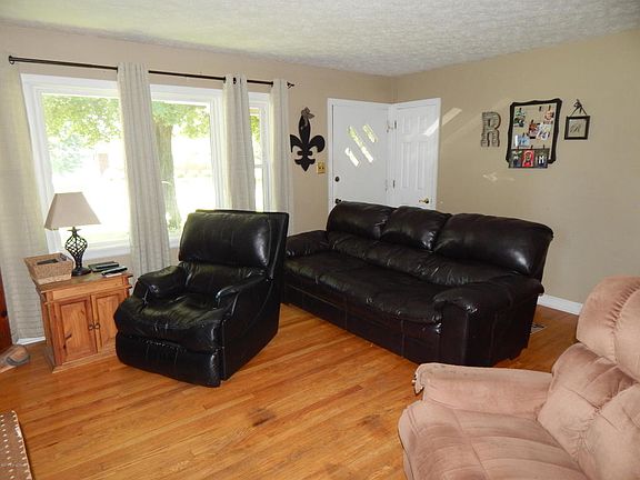 4th image of 4907 Axtell Ave