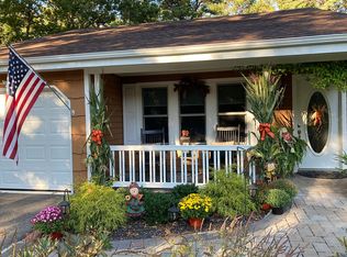 25 Hastings Dr, Ridge, NY 11961