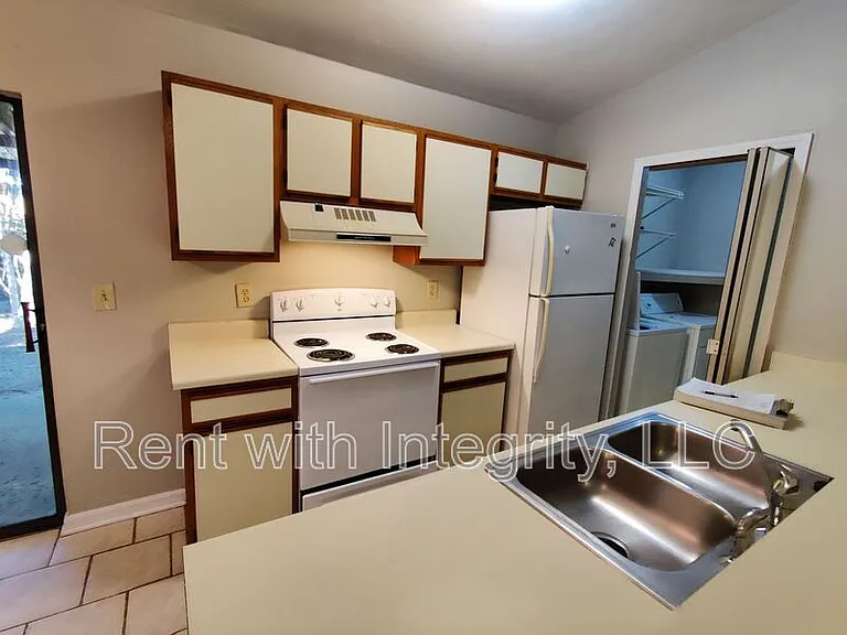 905 Tomahawk Ct — Photo 5