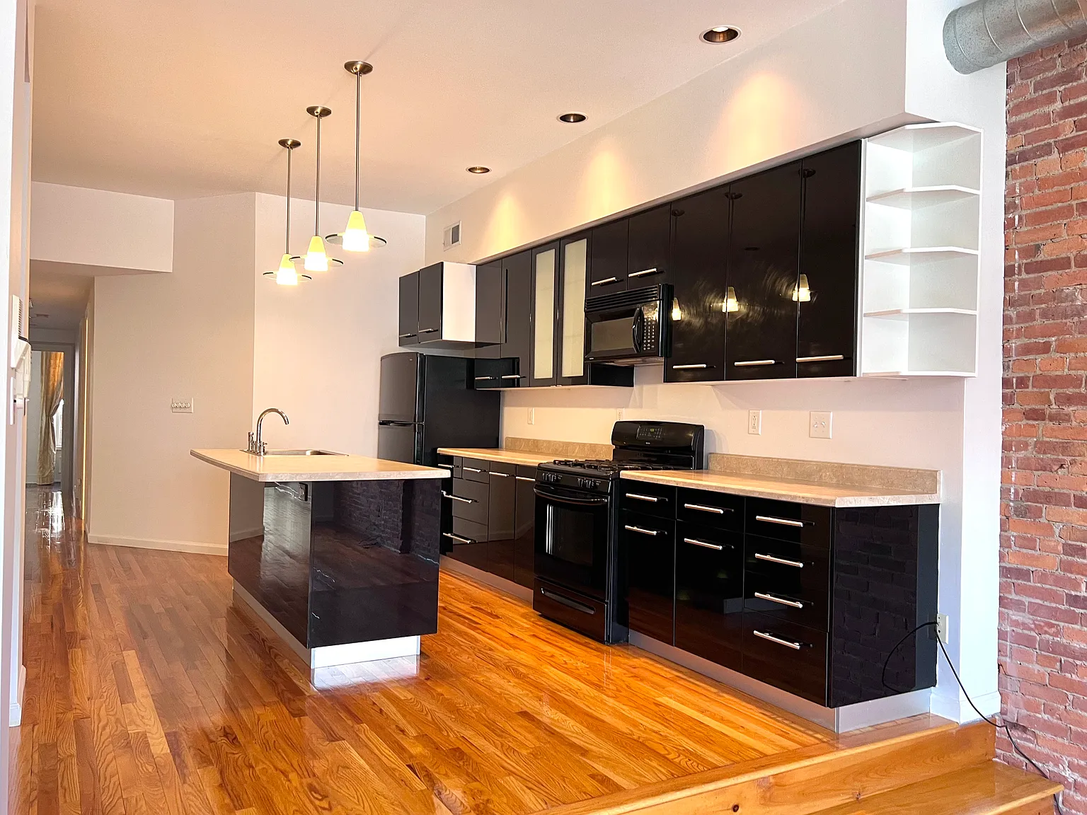 37 Court St — Photo 2