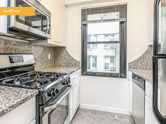 3rd image of 315 W 57th St APT 17G