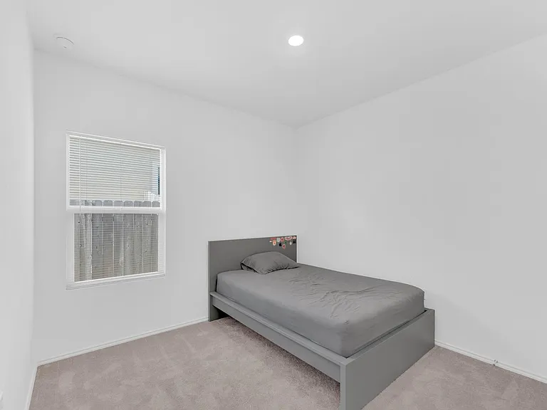 2812 Dezmond Diamond Ct — Photo 18