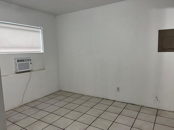 4th image of 3162 SE Hawthorne St #3164