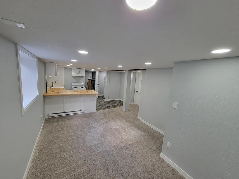 1629 E Pacific Ave #BASEMENT — Photo 2
