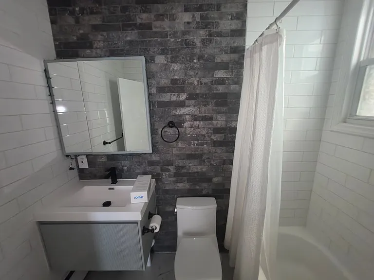 114 W 7th St #1E — Photo 3