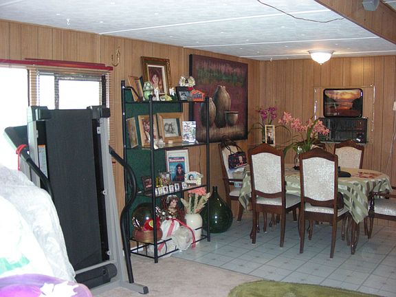 3rd image of 9426 Tamarisk Ave Space 58