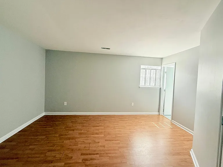 2553 Stockbridge Dr #B — Photo 10