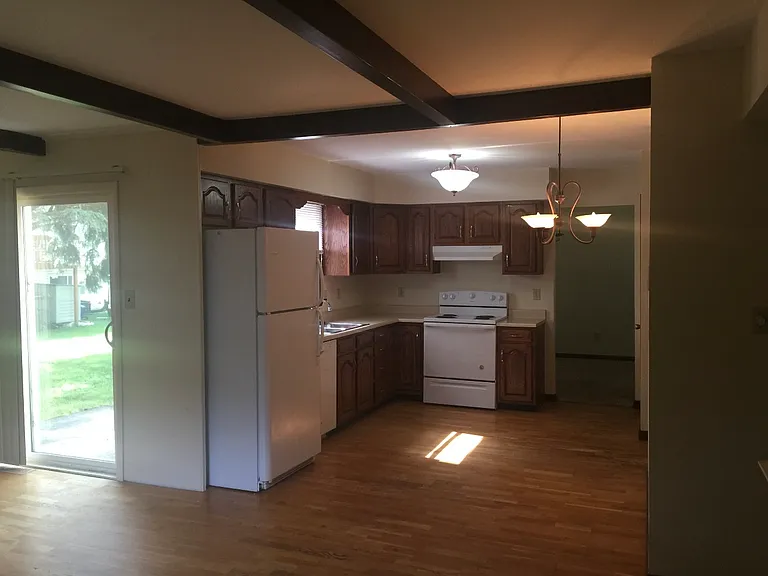 2210 Dixon Dr — Photo 5