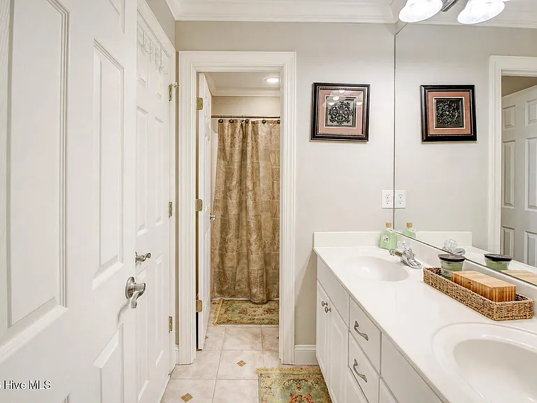 305 Holly Ln — Photo 48